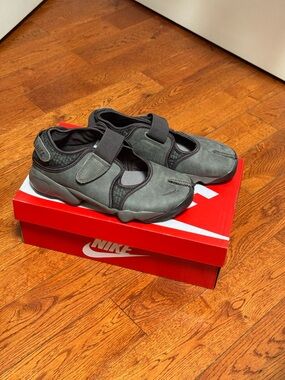 NIKE Air Rift BRAND NEW